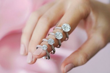 Which steps do I take to sell my loose diamonds in the current diamond market?
