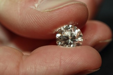 Wat zeggen recente exportcijfers van Antwerpen over diamanten kopen?
